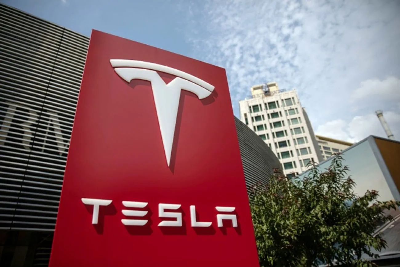 Tesla зіткнулася з кризою на ринку електромобілів у США: що відомо