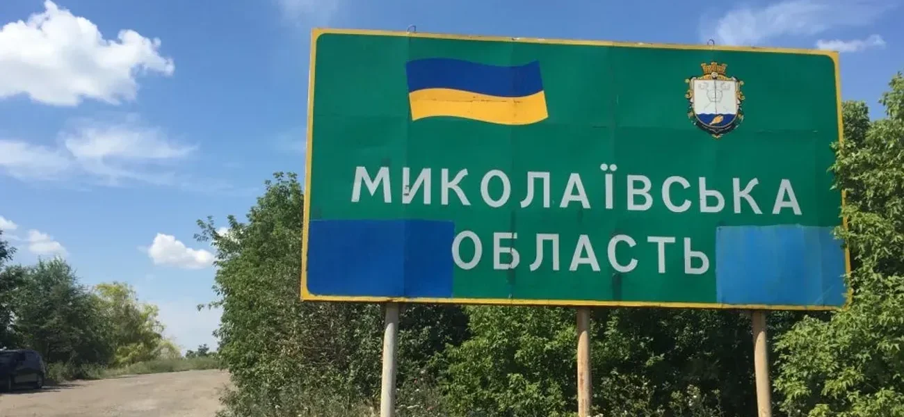 Російський удар з артилерії забрав життя чоловіка на Миколаївщині, є поранена
