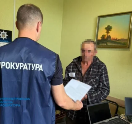 На Дніпропетровщині підозру вручили чоловіку, який вбив гранатою жінку, поранив ще двох і дитину