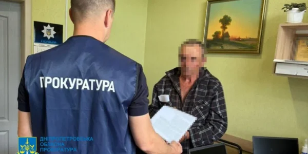 На Дніпропетровщині підозру вручили чоловіку, який вбив гранатою жінку, поранив ще двох і дитину