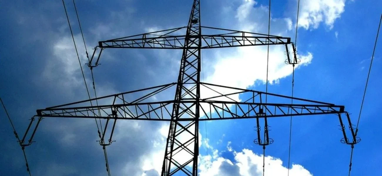 На Полтавщині через сильний вітер знеструмлено вже 60 населених пунктів