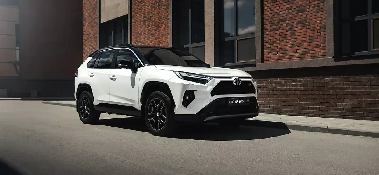 Автопарк України поповнився понад 2,4 тисячі легкових гібридів: Toyota зберігає лідерство