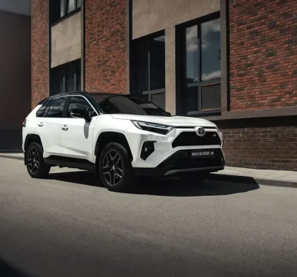 Автопарк України поповнився понад 2,4 тисячі легкових гібридів: Toyota зберігає лідерство