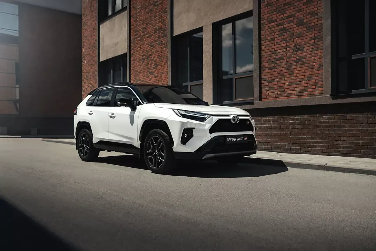 Автопарк України поповнився понад 2,4 тисячі легкових гібридів: Toyota зберігає лідерство