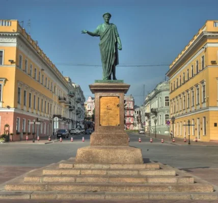 Ворожий удар по Одесі: кількість поранених зросла до дев’яти, сім з них ушпиталені