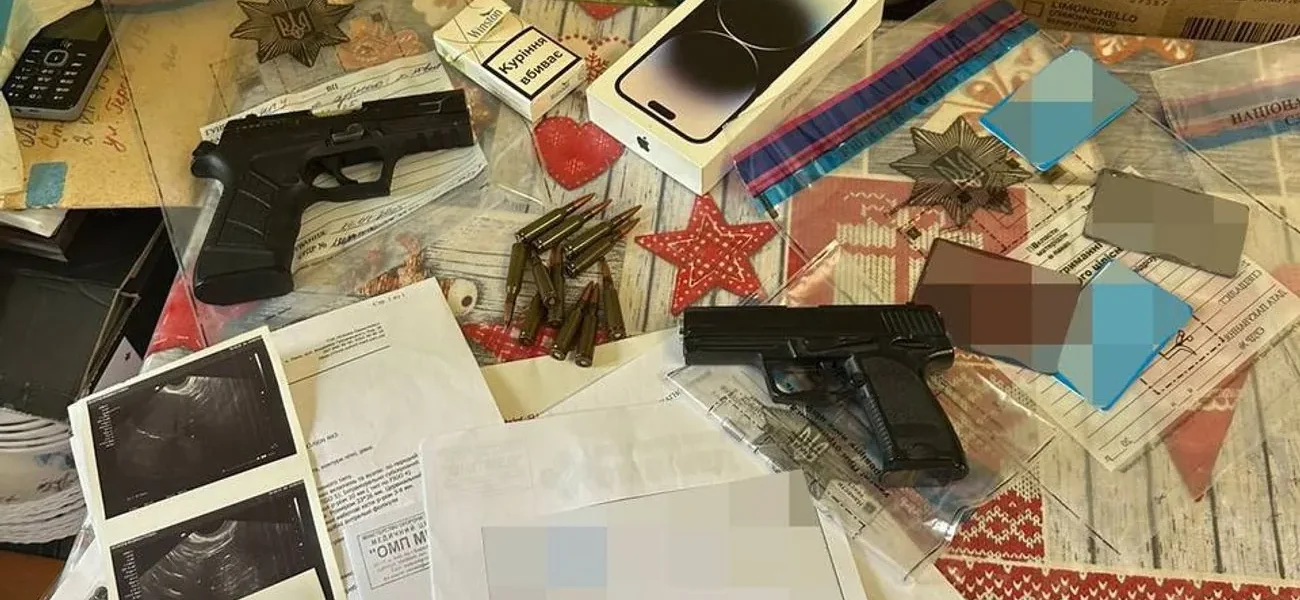 Виготовляли підробні меддовідки і продавали по 2000 доларів: в Україні провели понад 50 обшуків, організатори отримали підозри