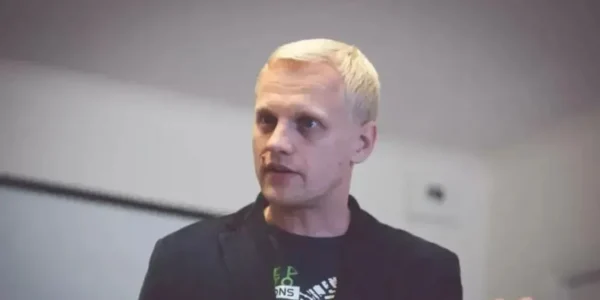 Активісту Шабуніну вручено підозру за ухилення від військової служби та шахрайство