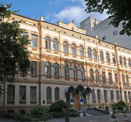 Мінкульт надав статусу критично важливих компанії Вакарчука, Підпільному стендапу та