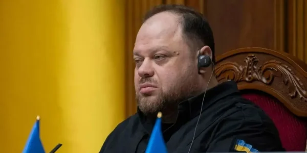 У Раді обговорюють дозвіл виїзду за кордон для чоловіків віком 18-24 років - Стефанчук