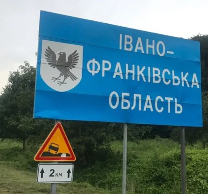 Конфлікт із ТЦК на Прикарпатті: під час перевірки документів чоловік втік, а жителі вступили в суперечку з поліцією