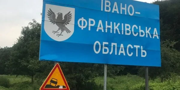 Конфлікт із ТЦК на Прикарпатті: під час перевірки документів чоловік втік, а жителі вступили в суперечку з поліцією