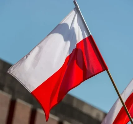 Польща закликає своїх громадян негайно залишити росію