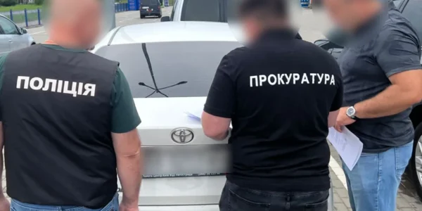 Літак і мільйони готівкою: троє депутатів місцевих рад отримали підозри за приховані активи на 25 млн грн
