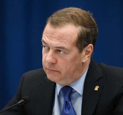 "Кожен новий ультиматум - це погроза і крок до війни зі США": медвєдєв про заяву Трампа дати путіну 10–12 днів для домовленості з Україною