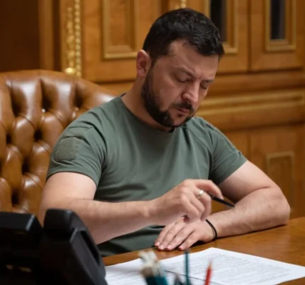 Військова підготовка студентів-медиків, контракти 60+ та виплати інструкторам: Зеленський підписав низку законів