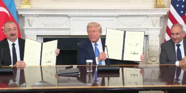 Вірменія та Азербайджан підписали історичну мирну угоду у Білому домі