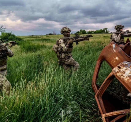 "Азов" знищив 151 окупанта та взяв у полон 8 росіян за дві добиПротягом двох діб підрозділи 1-го корпусу НГУ "Азов" завдали значних втрат російським окупаційним військам. Ліквідовано 151
військовослужбовця, понад 70 поранено, 8 взято в полон.Війна • 13 серпня, 23:23 • 2758 перегляди