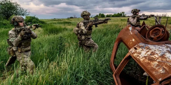 "Азов" знищив 151 окупанта та взяв у полон 8 росіян за дві добиПротягом двох діб підрозділи 1-го корпусу НГУ "Азов" завдали значних втрат російським окупаційним військам. Ліквідовано 151
військовослужбовця, понад 70 поранено, 8 взято в полон.Війна • 13 серпня, 23:23 • 2758 перегляди