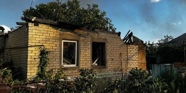 Донеччина під ворожим вогнем: ще троє загиблих, 7 КАБів та дрони атакували Добропілля