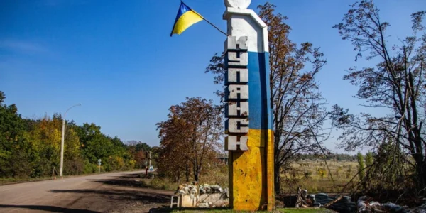 Ворог атакував цивільне авто на трасі поблизу Куп