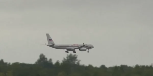 Саміт на Алясці: повідомляють про прибуття російського літака (оновлено)