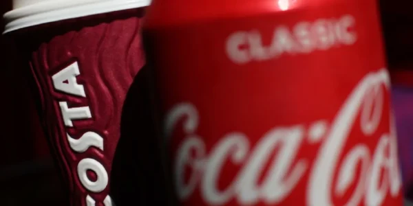 Coca-Cola готує продаж найбільшої мережі кавʼярень у Британії, попри можливі багатомільярдні збитки – SkyNews