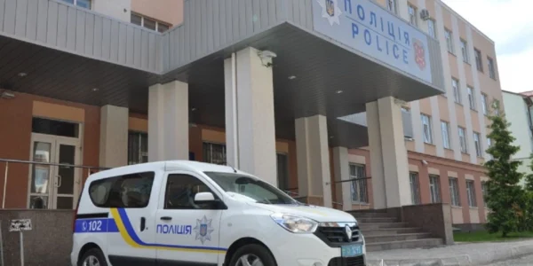 На Дніпропетровщині чоловік із ножем поранив рятувальників: зловмисника застрелила поліція