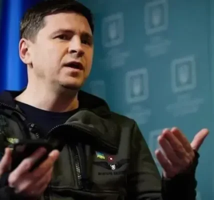 Пекін може зупинити війну в Україні, проте наразі йому вигідніше спостерігати - Подоляк