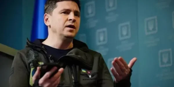 Пекін може зупинити війну в Україні, проте наразі йому вигідніше спостерігати - Подоляк