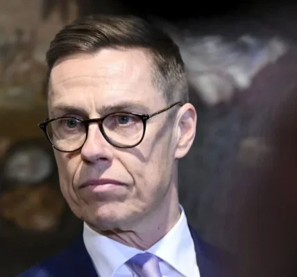 Президент Фінляндії закликає бити по російській військовій машині