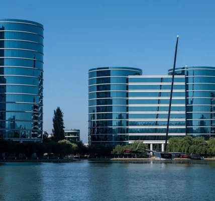 Oracle зафіксувала рекордне зростання акцій на 27% завдяки замовленням на ШІ-послуги - FT