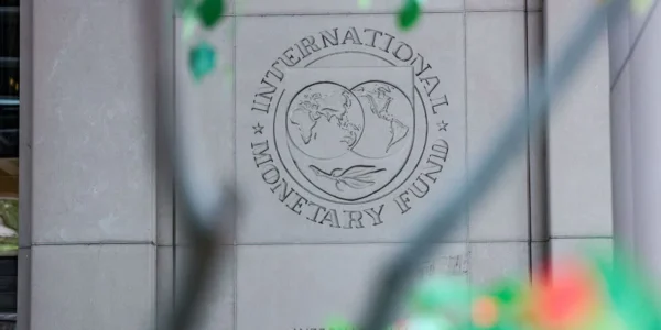 МВФ прогнозує дефіцит фінансування України до 2027 року в розмірі до 20 мільярдів доларів - Bloomberg