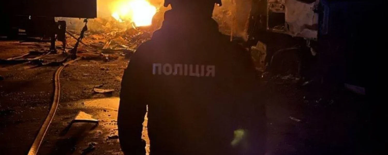 Київщина: атака рф дронами спричинила пожежу на складах на території логістичного центру