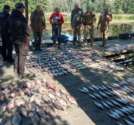 Браконьєри ловили рибу в радіаційній зоні на Київщині, завдавши збитків на мільйони - поліція