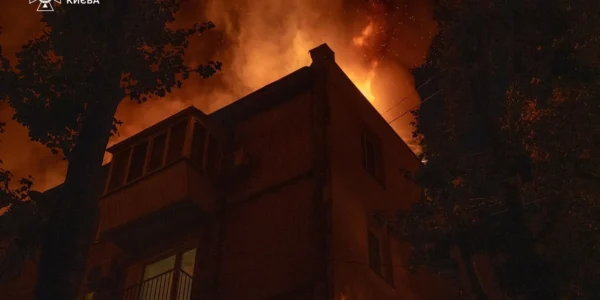 У Києві вночі 150 людей евакуювали через пожежу у п