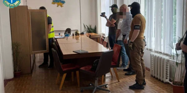 Зняття з військового обліку за 15 тис. доларів: на Київщині судитимуть директора комунального закладу