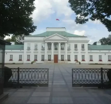 Запуск дрона над урядовими будівлями у Варшаві: у діях українця і білоруски не вбачають виконання замовлення іноземних служб - ЗМІ