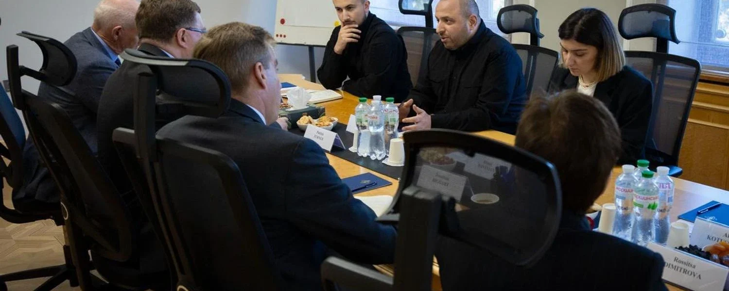 Умєров зустрівся з головою представництва НАТО в Україні: про що йшла мова
