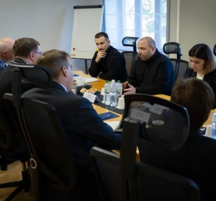 Умєров зустрівся з головою представництва НАТО в Україні: про що йшла мова