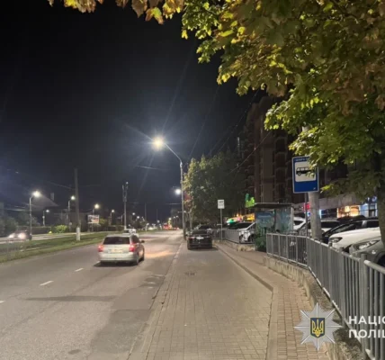 У Львові жінка впала з маршрутки під час посадки: поліція розслідує інцидент