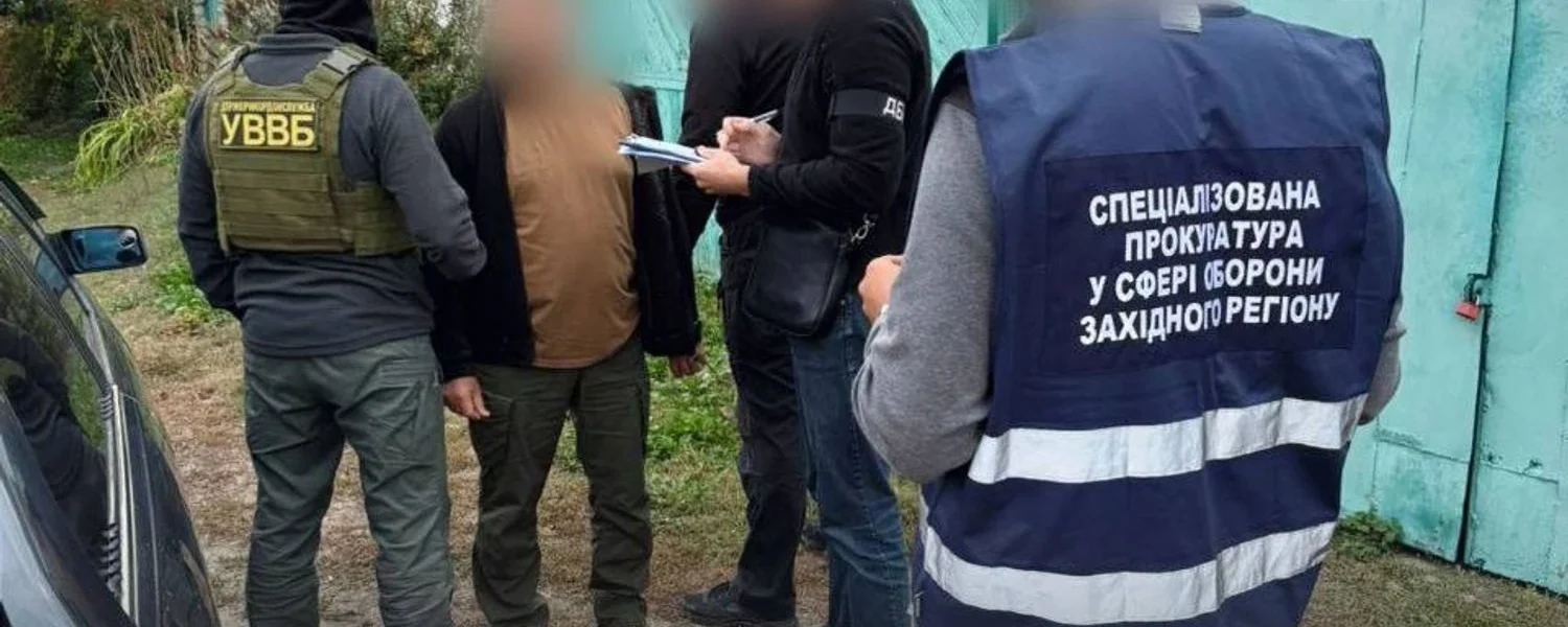 Вимагали 5,5 тис. доларів за переведення військового в тил: на Хмельниччині затримано двох прикордонників
