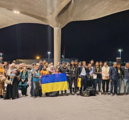 Україна евакуювала 48 громадян України з Гази - Сибіга