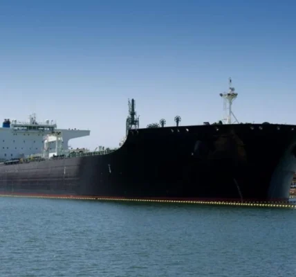 ЄС готує санкції проти компаній, які надавали фальшиві прапори танкерам тіньового флоту рф - Bloomberg