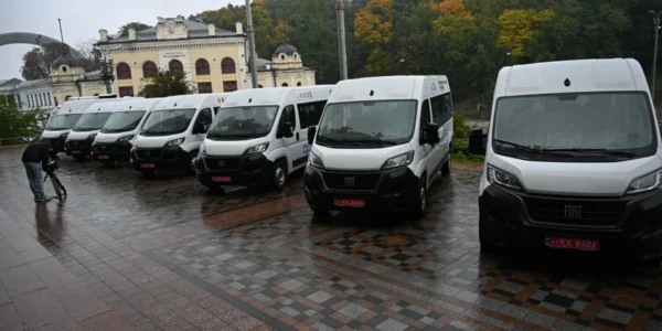Україна отримала 9 автомобілів для прифронтових громад вартістю 555 тис. доларів