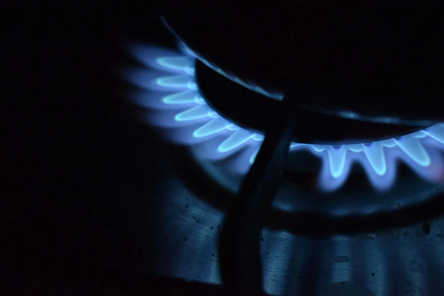 Удари рф знищили понад половину видобутку газу в Україні - Bloomberg