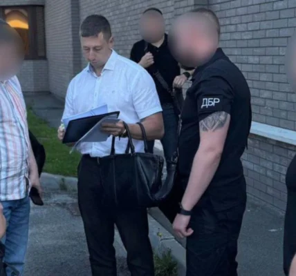 Махінації із зарплатою та сприяння в ухиленні від служби: екссекретар Київради Бондаренко постане перед судом