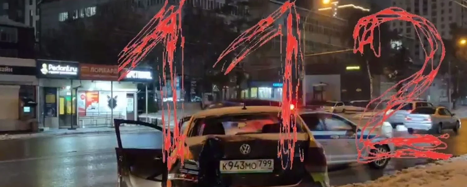 У рф авто каршерингу врізалось у натовп людей на зупинці, а потім в’їхало у кіоск