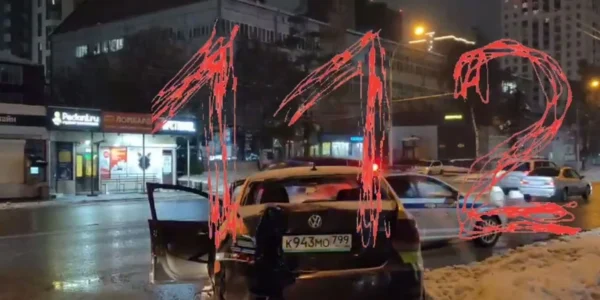 У рф авто каршерингу врізалось у натовп людей на зупинці, а потім в’їхало у кіоск