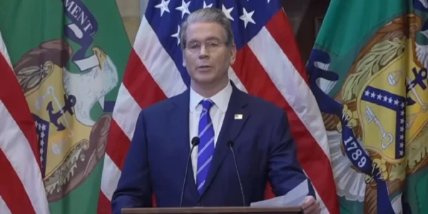 Сенат США готовий дозволити Трампу ввести 500% мита на Китай за купівлю російської нафти - Бессент