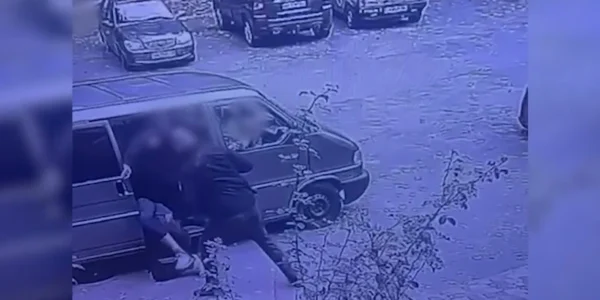 Двоє поліцейських отримали підозру за побиття чоловіка біля ТЦК у Києві